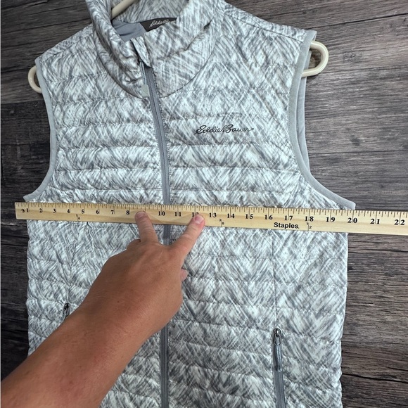 Eddie Bauer Women's Light Gray Quilted Vest - Picture 7 of 10
